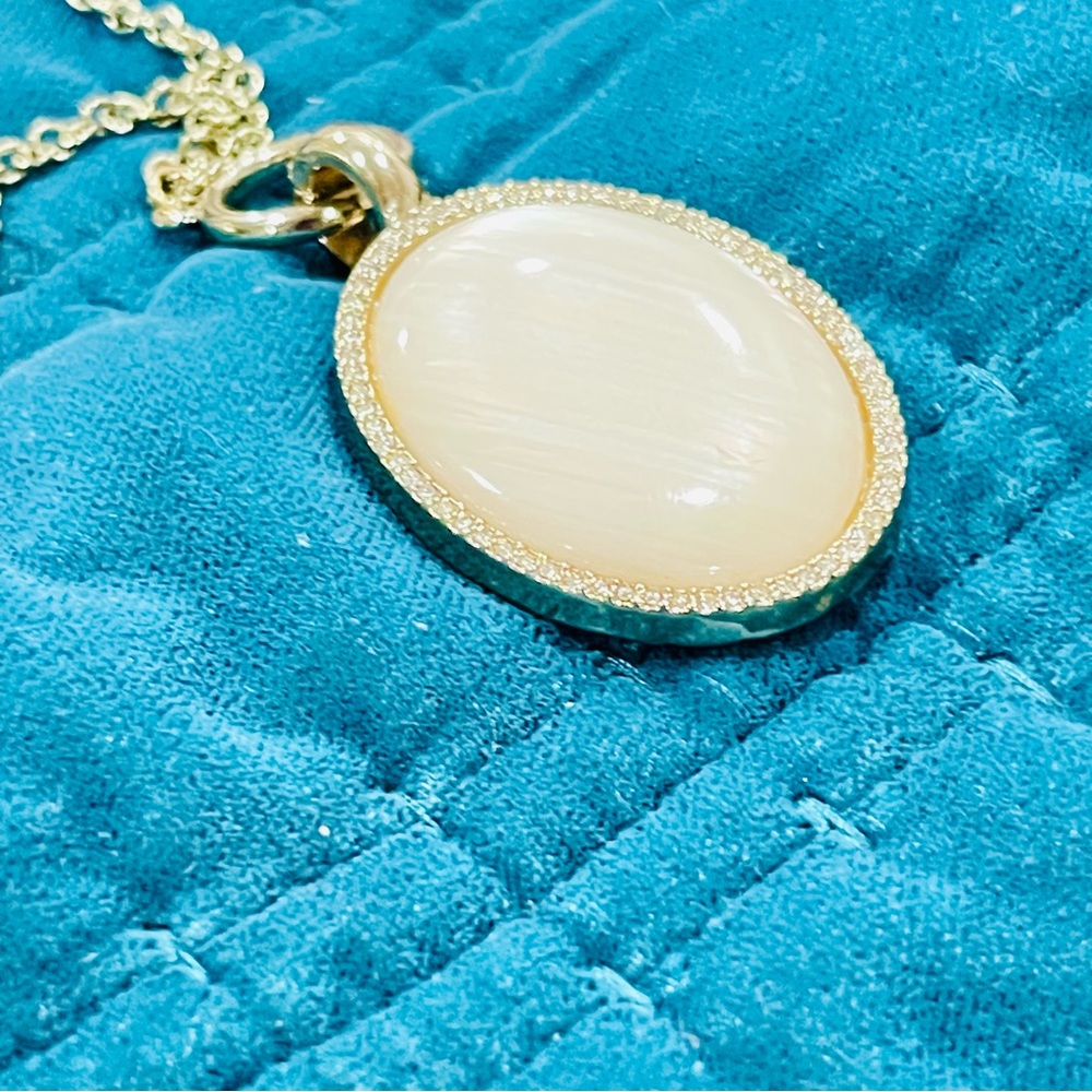 Premier Designs Goldtone Oval Pendant Rhinestone Necklace 20” - 30” Convertible
